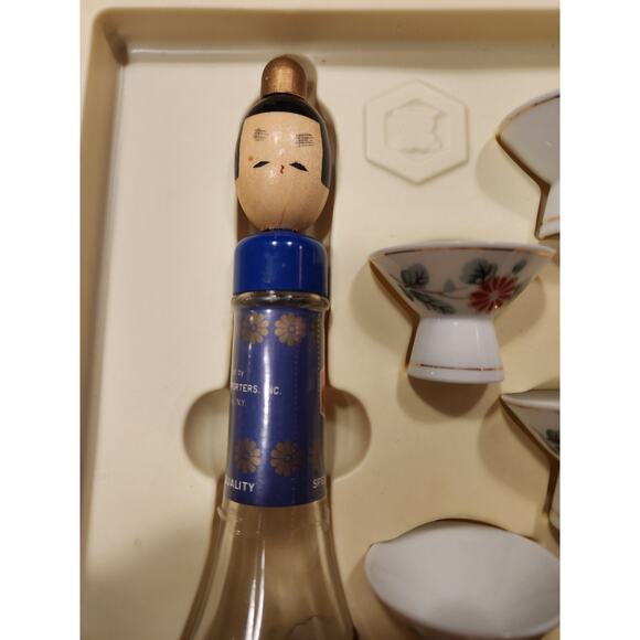 Vtg Kikkoman Sake Set w/empty sake bottle in Box - Picture 9 of 9